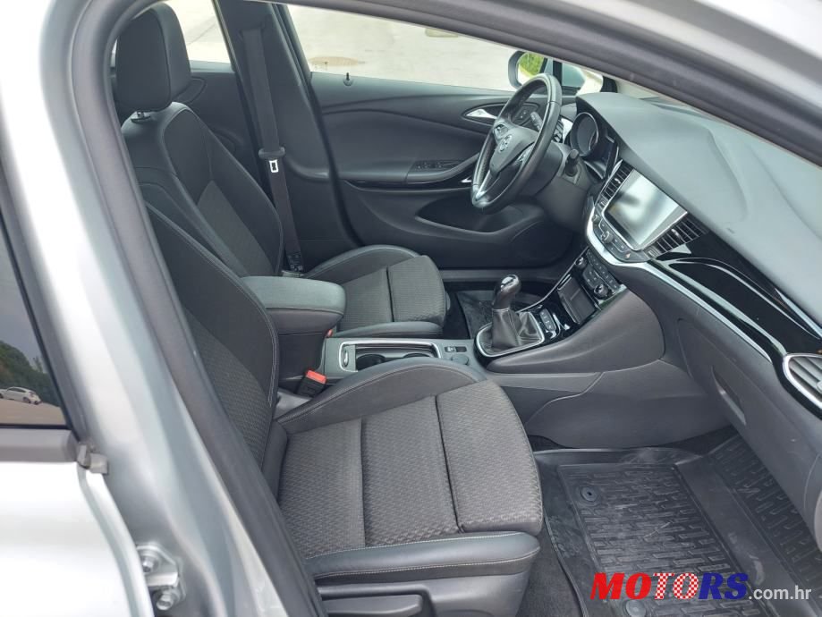 2019' Opel Astra photo #6