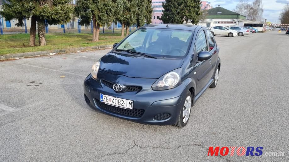 2012' Toyota Aygo photo #3
