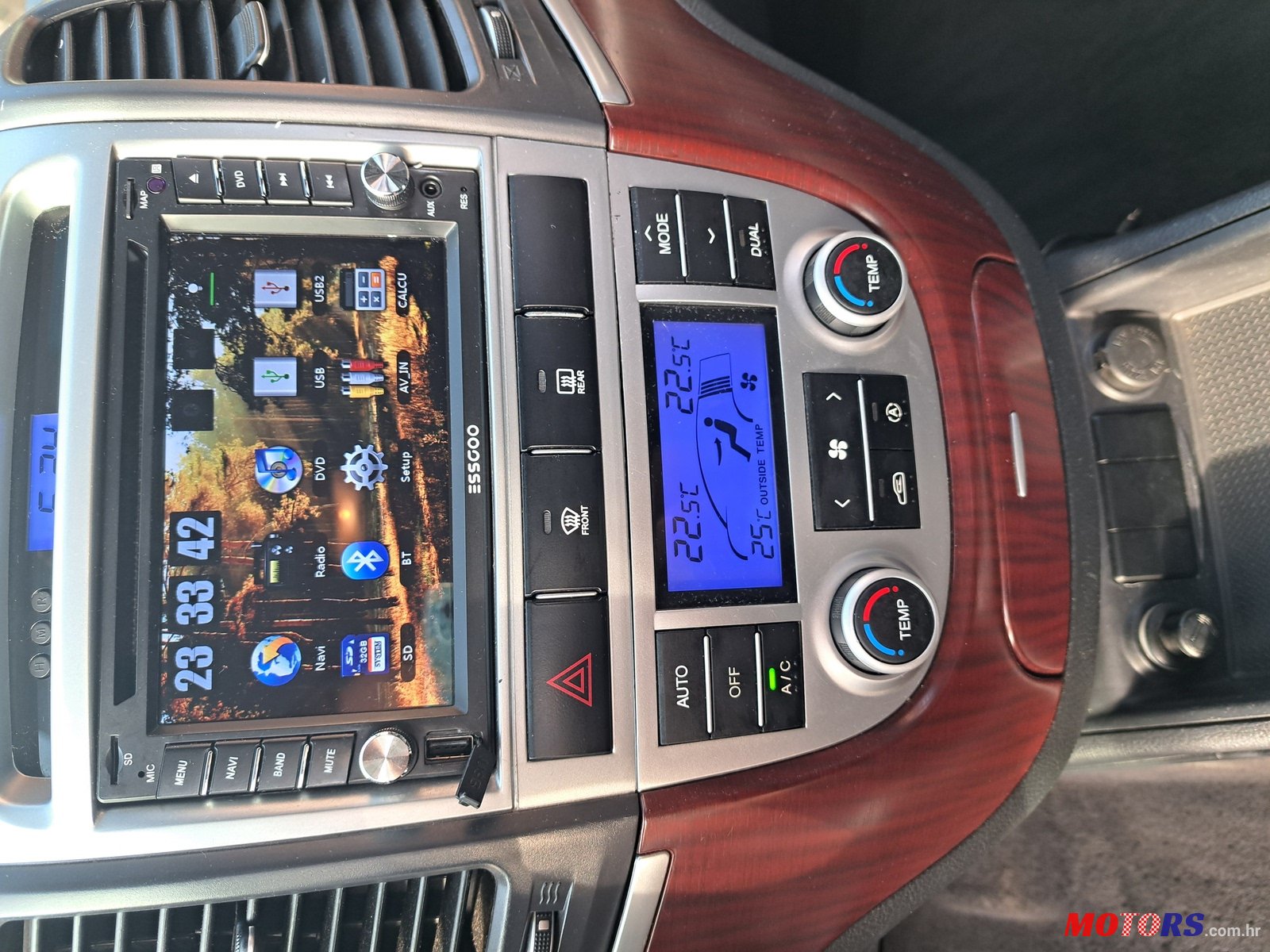 2009' Hyundai Santa Fe photo #5