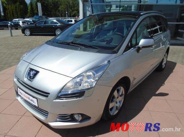 2013' Peugeot 5008 1,6 E-Hdi photo #1