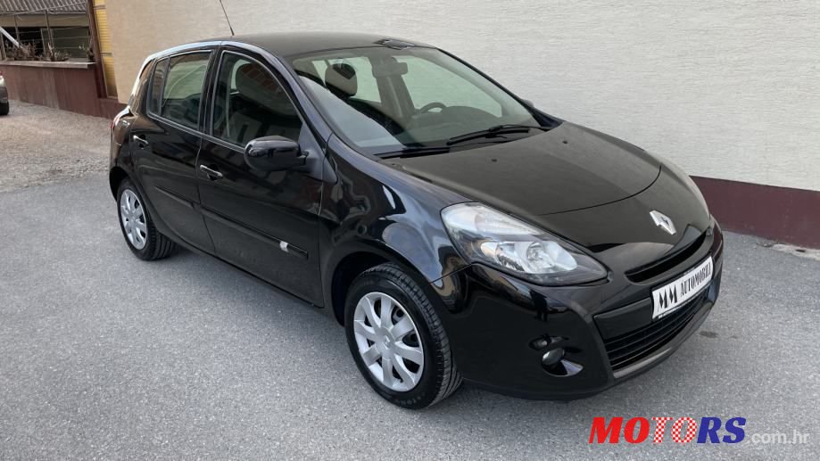 2011' Renault Clio photo #1