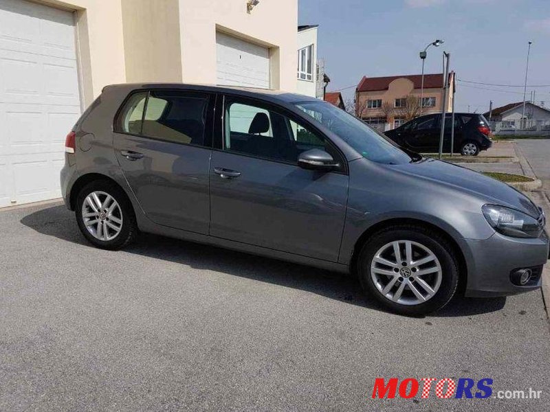 2010' Volkswagen Golf VI 1,6 Tdi photo #2