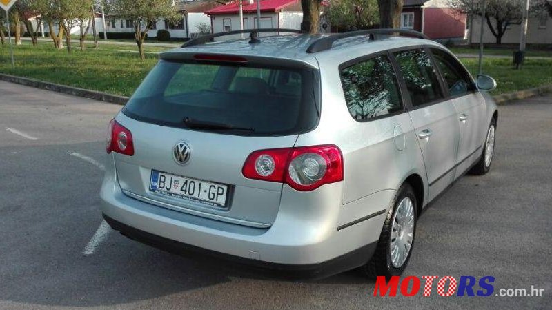 2005' Volkswagen Passat Variant photo #5