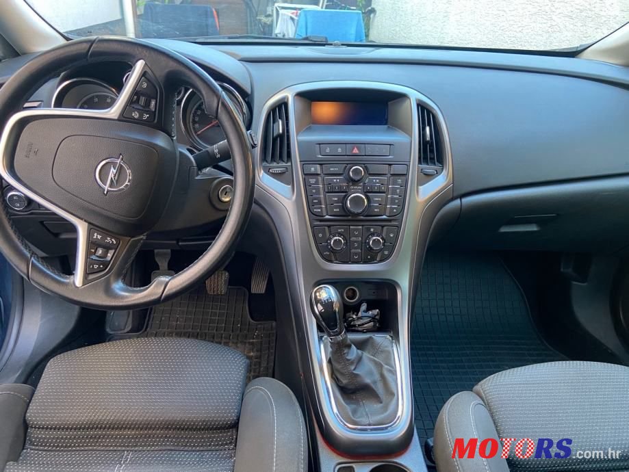 2014' Opel Astra Karavan photo #2