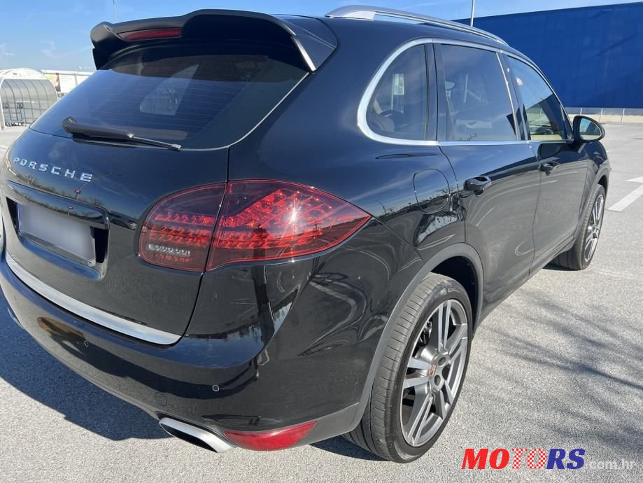 2013' Porsche Cayenne photo #3