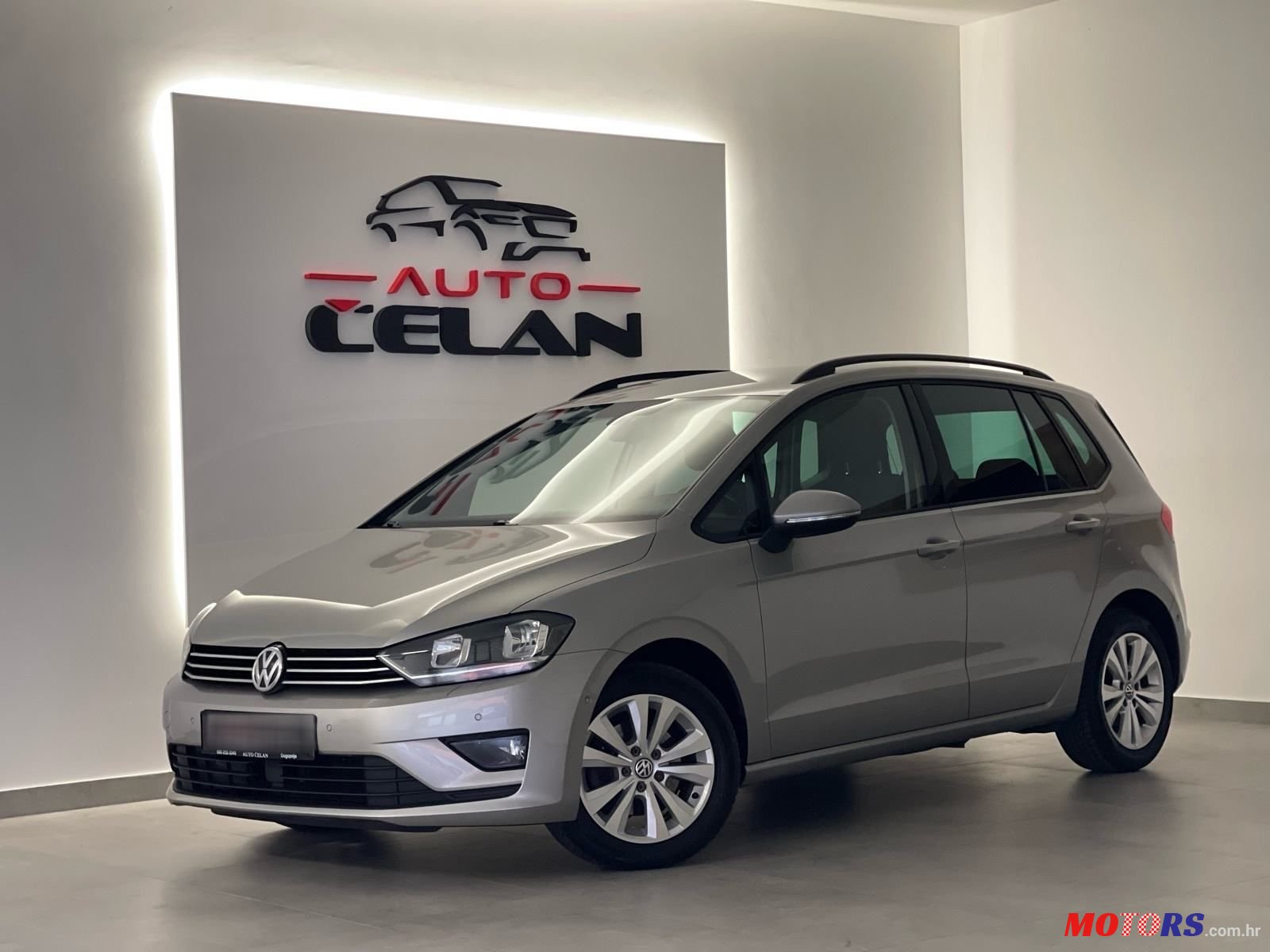 2015' Volkswagen Golf Sportsvan photo #1