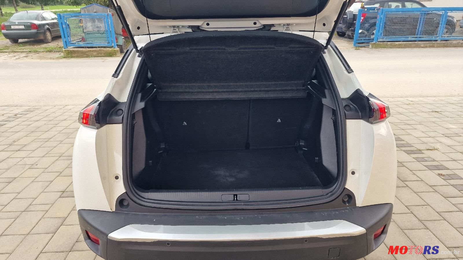 2020' Peugeot 2008 1,5 Bluehdi photo #6