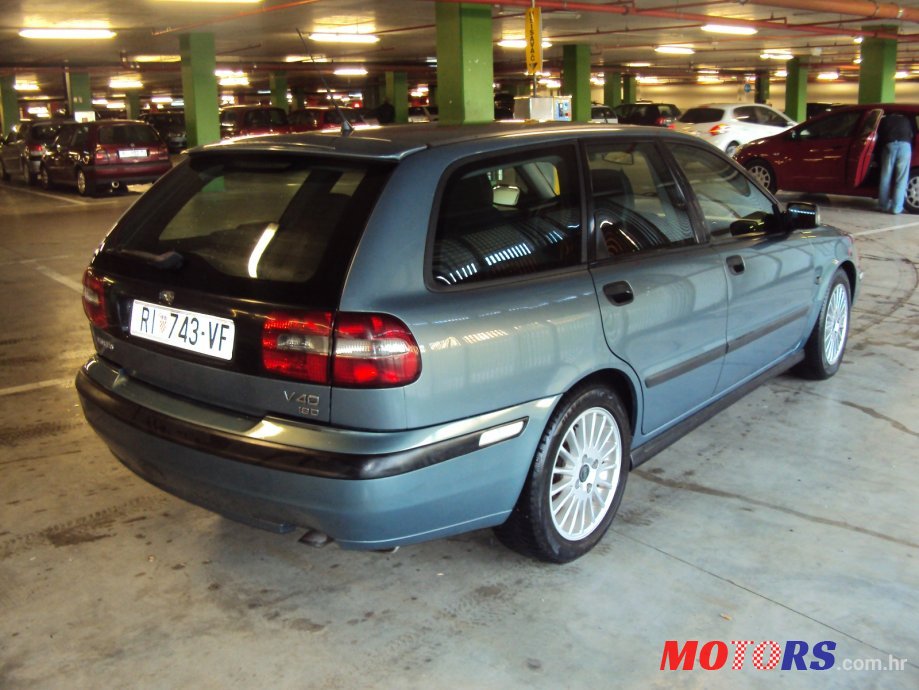 2002' Volvo V40 photo #2