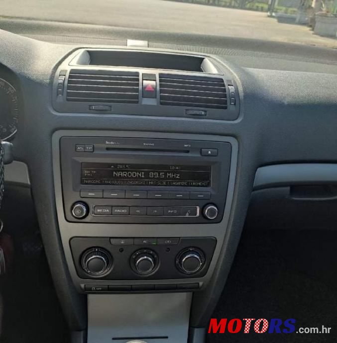 2012' Skoda Octavia Combi photo #6