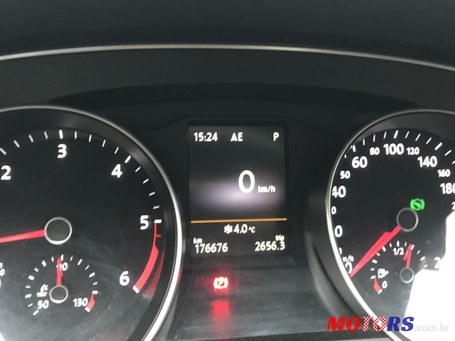 2015' Volkswagen Passat photo #4