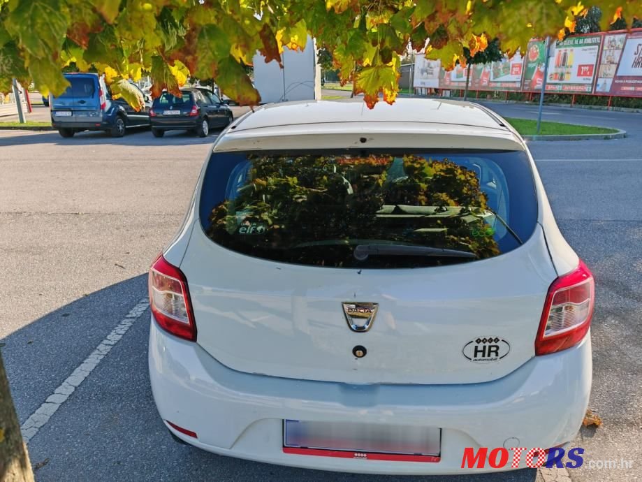 2014' Dacia Sandero photo #4