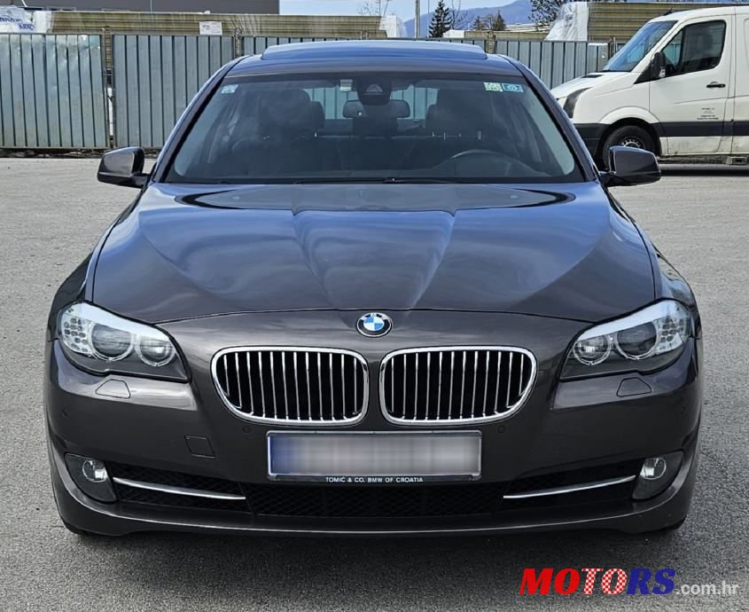 2013' BMW Serija 5 525D photo #2