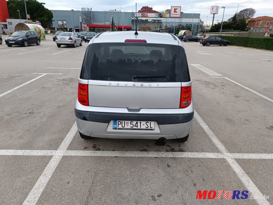 2005' Renault Laguna 1.4 photo #2
