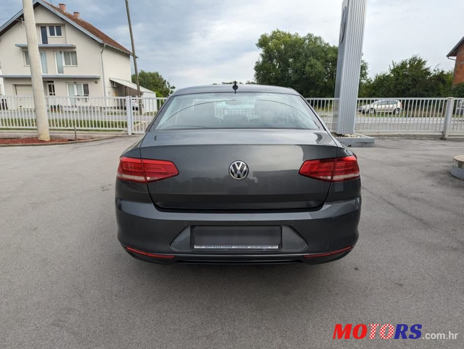 2015' Volkswagen Passat photo #4