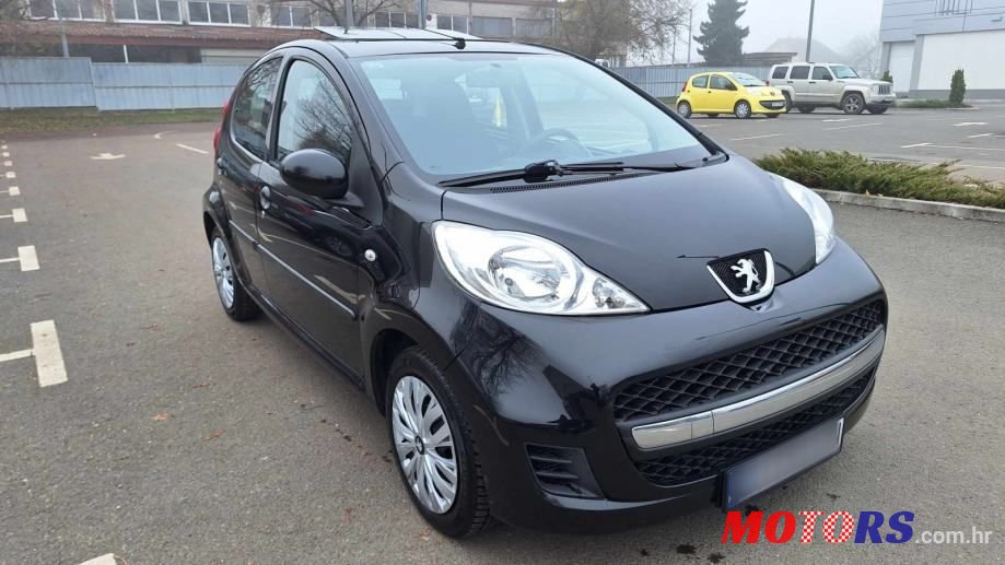 2009' Peugeot 107 1.0 Urban photo #2