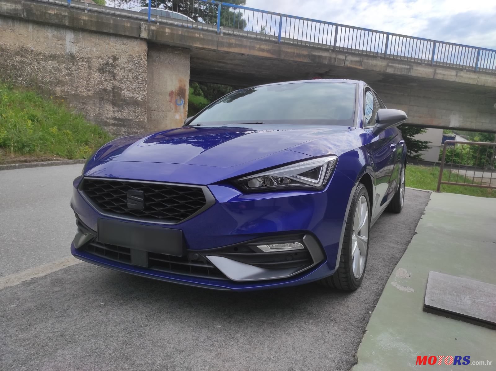 2020' SEAT Leon Hybrid photo #1