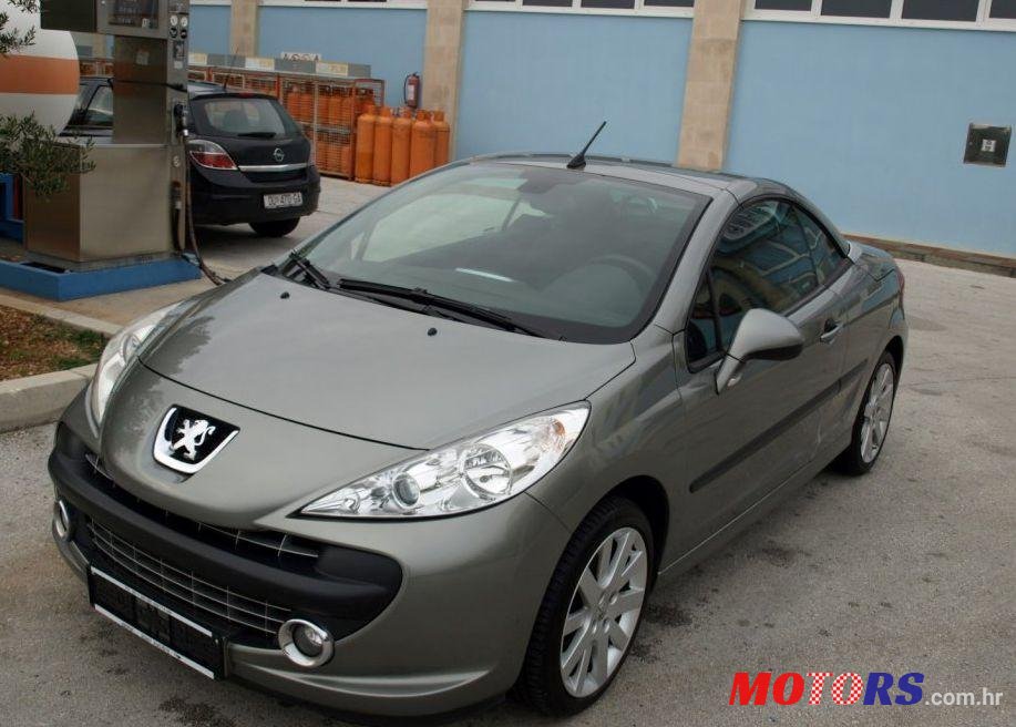 2007' Peugeot 207 Cc 1.6 Vti photo #2