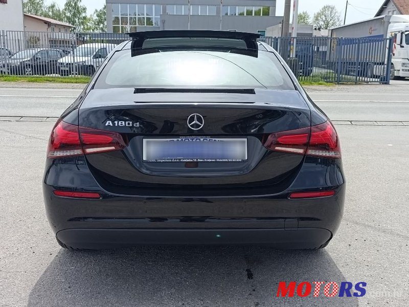 2020' Mercedes-Benz A-Klasa 180 D photo #6