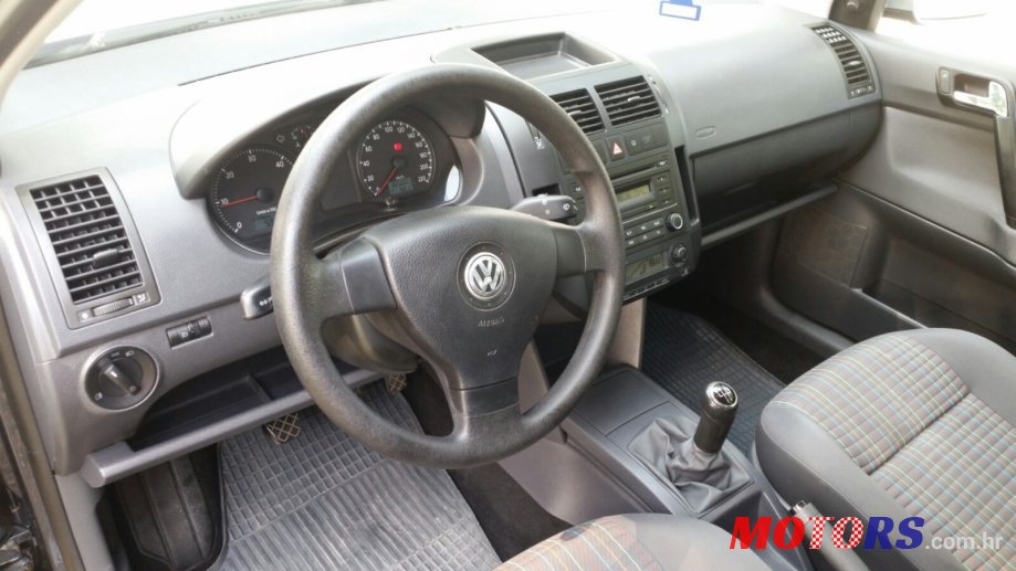 2008' Volkswagen Polo photo #3