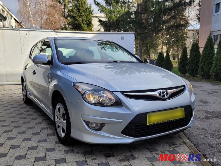 2011' Hyundai i30 Cw 1,6 Crdi photo #2