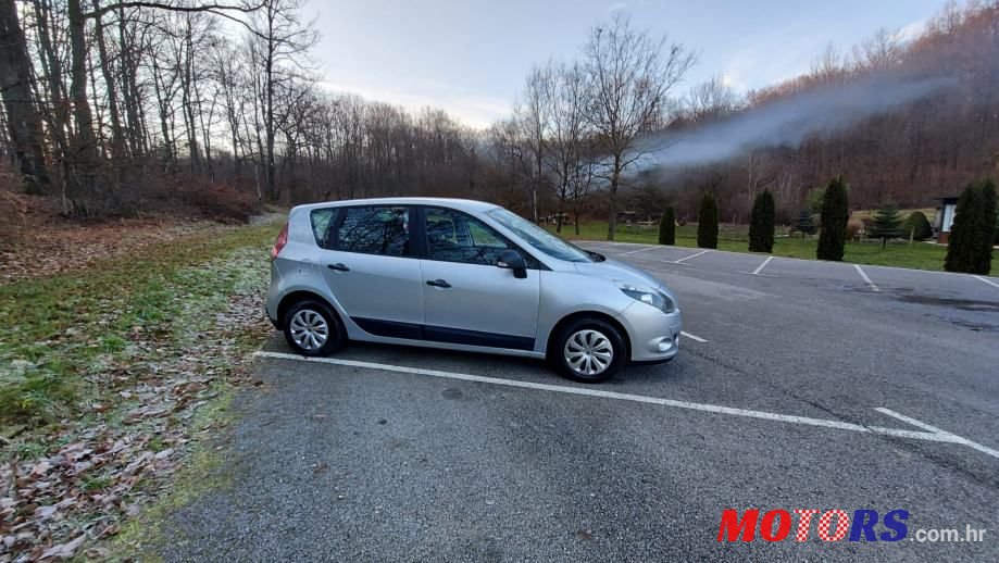 2010' Renault Scenic 1,5 Dci photo #1