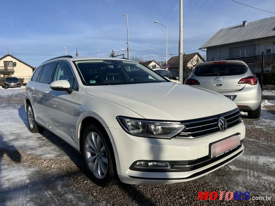 2016' Volkswagen Passat Variant photo #2