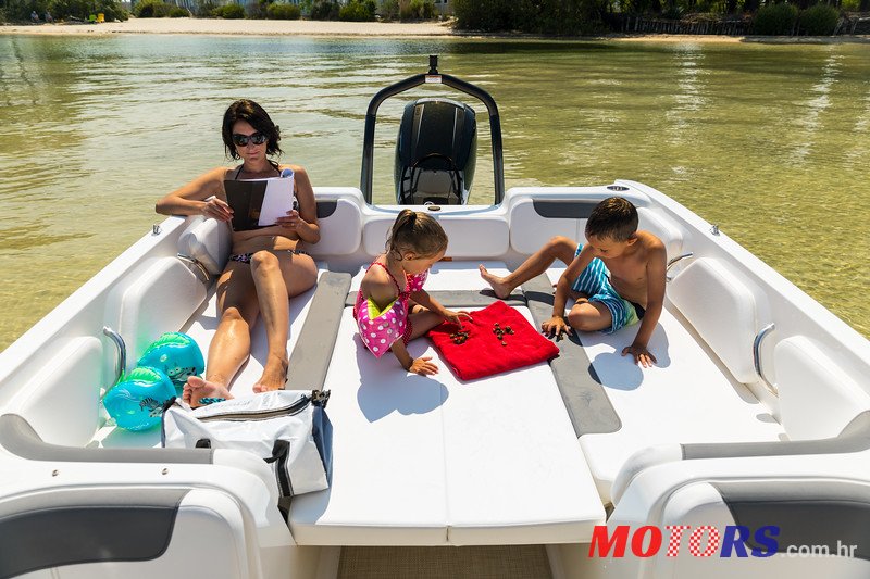 2021' Bayliner E7 photo #4