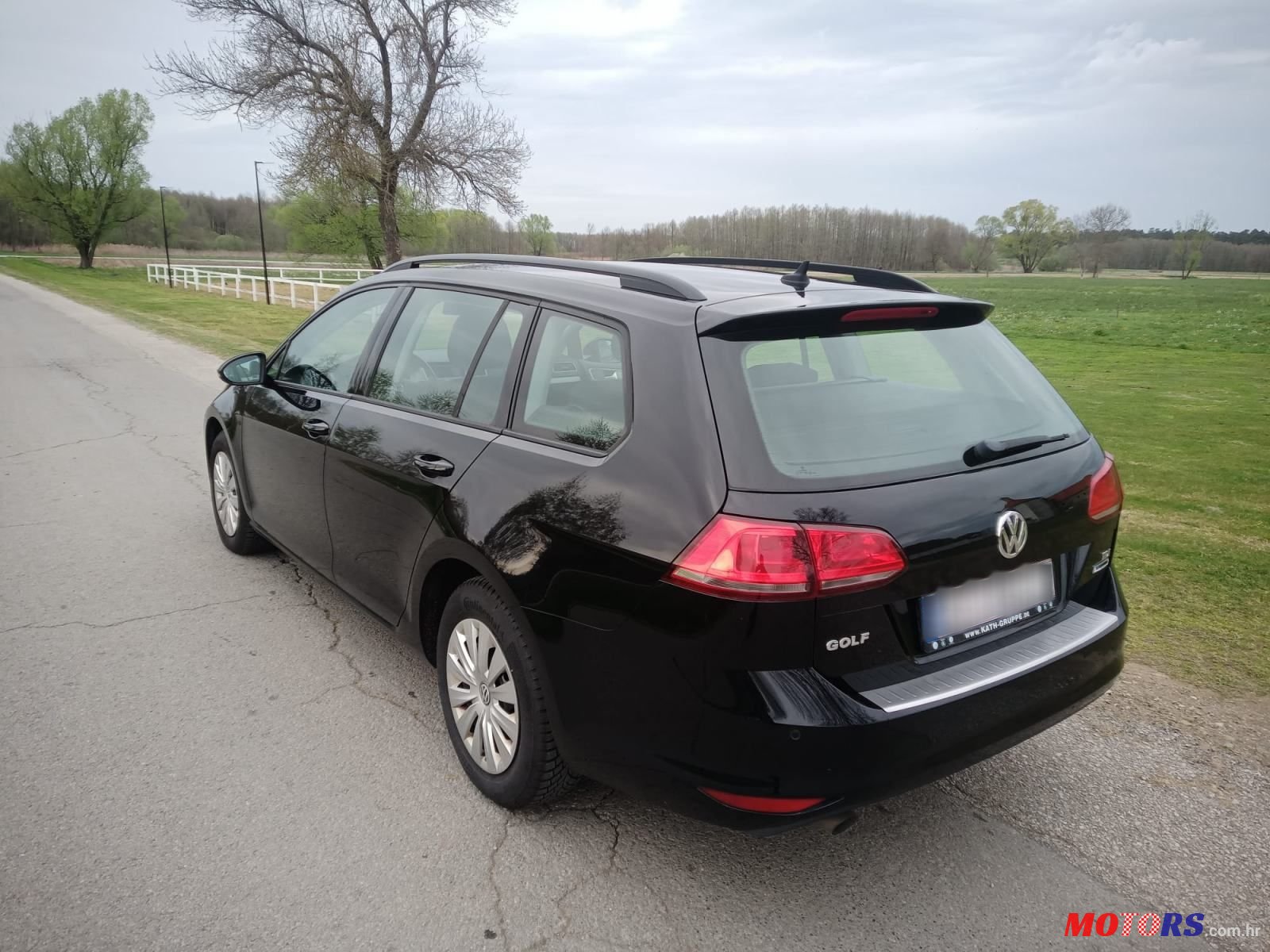 2014' Volkswagen Golf VII Variant photo #5
