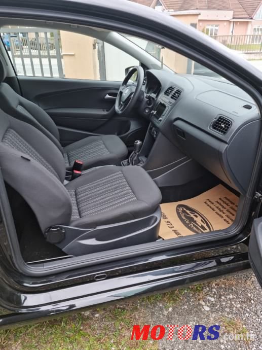 2015' Volkswagen Polo photo #6