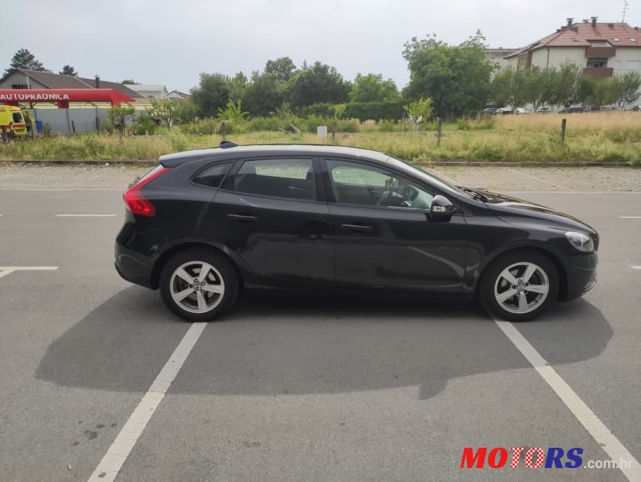 2014' Volvo V40 D2 photo #4