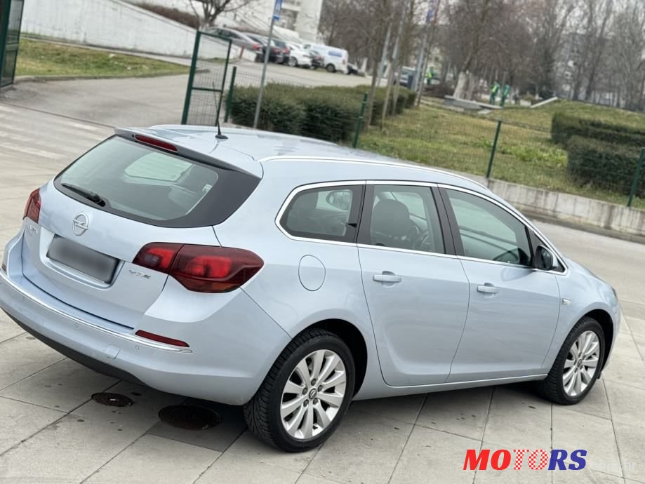 2015' Opel Astra Karavan photo #5