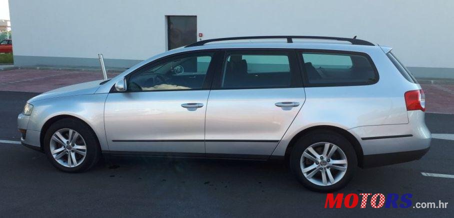 2005' Volkswagen Passat Variant photo #1