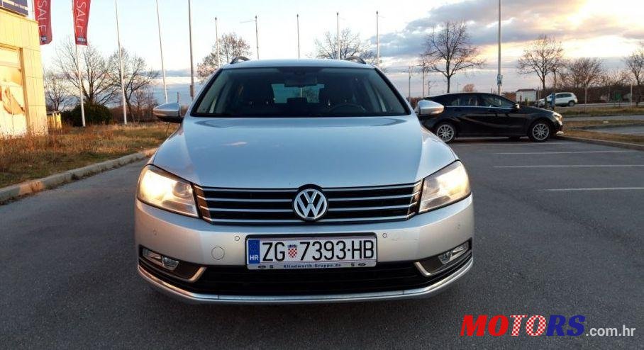 2010' Volkswagen Passat Variant photo #1