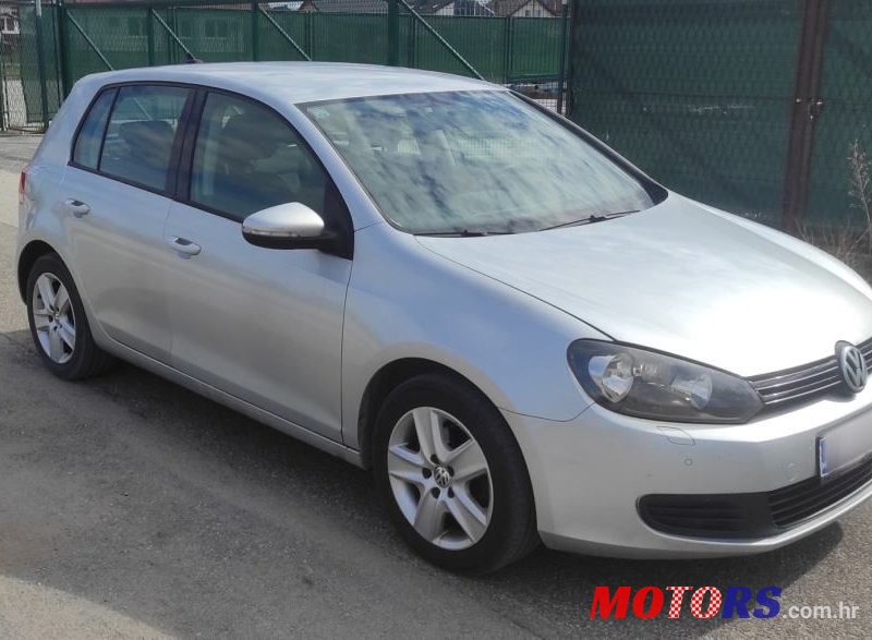 2010' Volkswagen Golf VI 1,6 Tdi photo #4