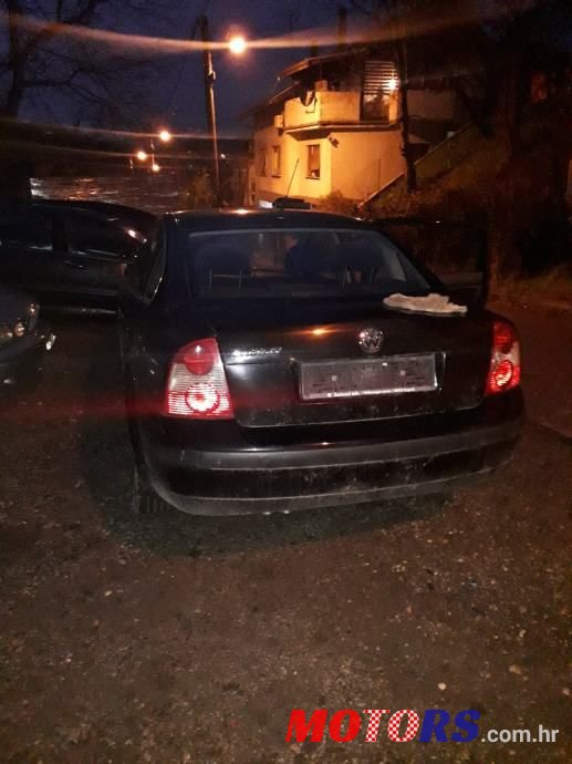 2002' Volkswagen Passat 2,3 V5 photo #2