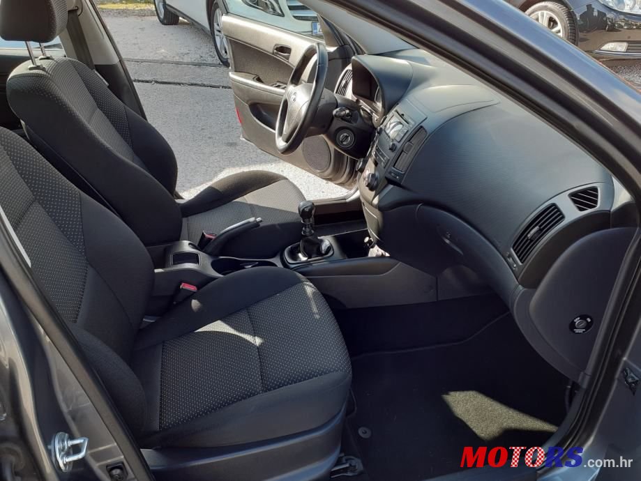 2010' Hyundai i30 1,6 Crdi photo #6