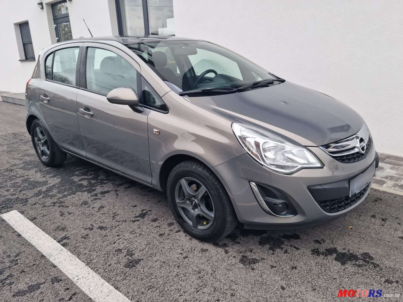 2013' Opel Corsa 1,3 Cdti photo #1