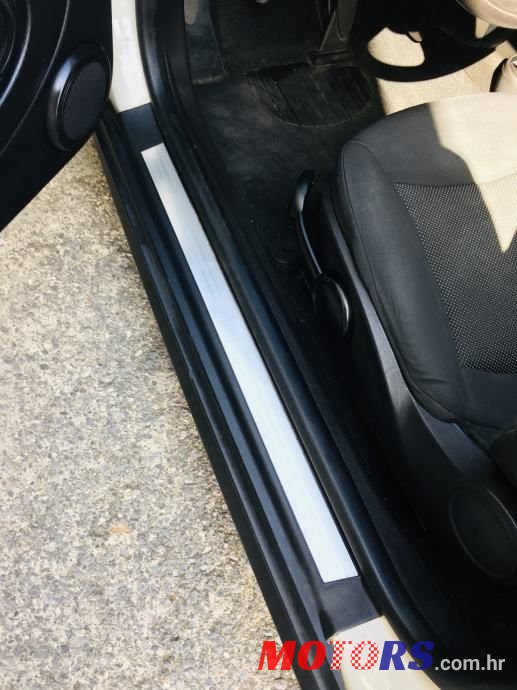 2011' MINI Cooper D photo #6