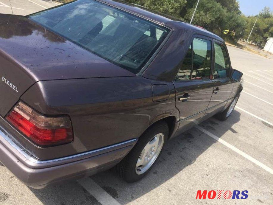 1994' Mercedes-Benz 124 E 250 Diesel photo #1