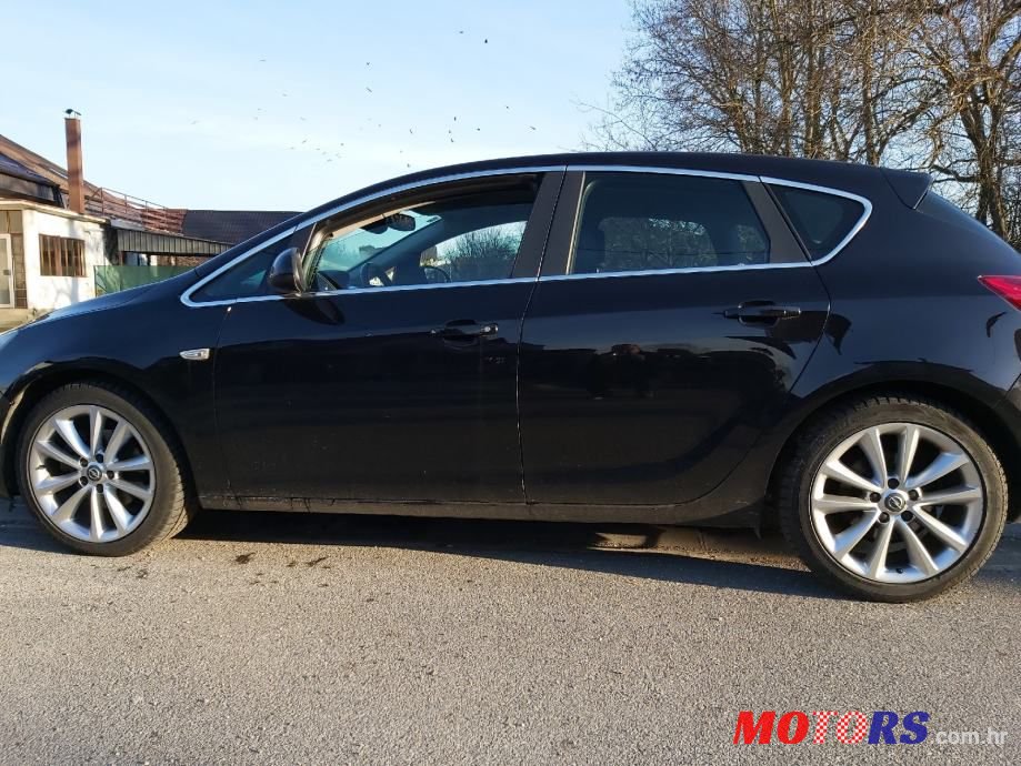 2010' Opel Astra Sport photo #6