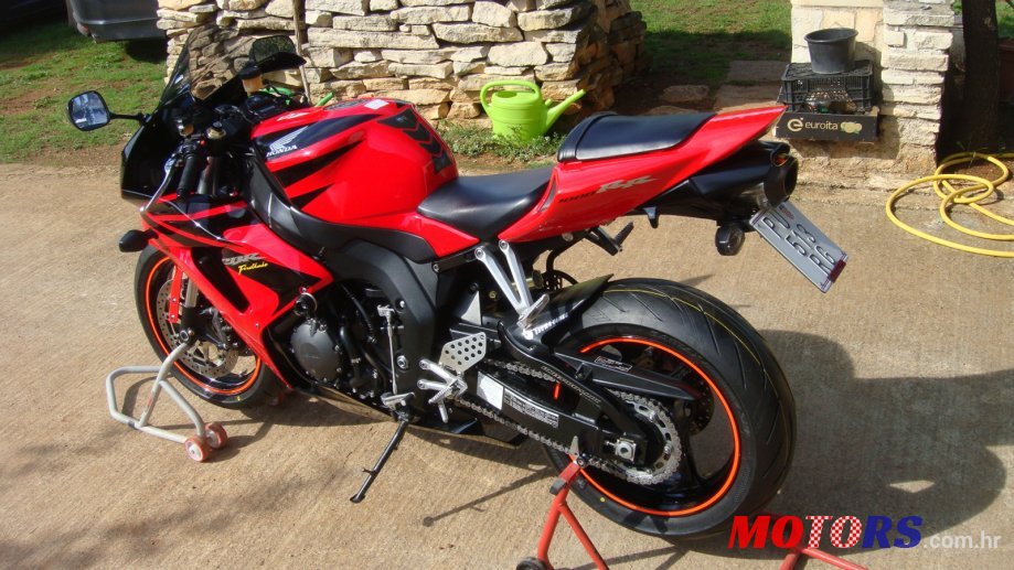 2006' Honda CBR 1000 RR photo #1