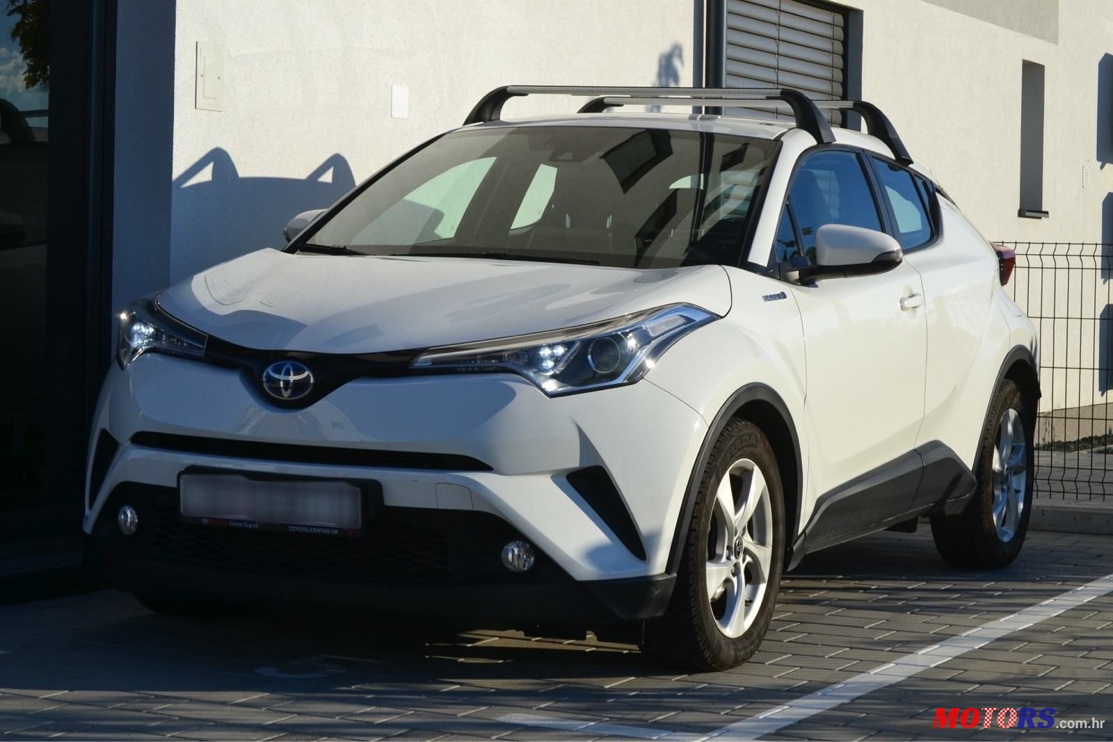 2017' Toyota C-HR 1,8 Vvt-I photo #2