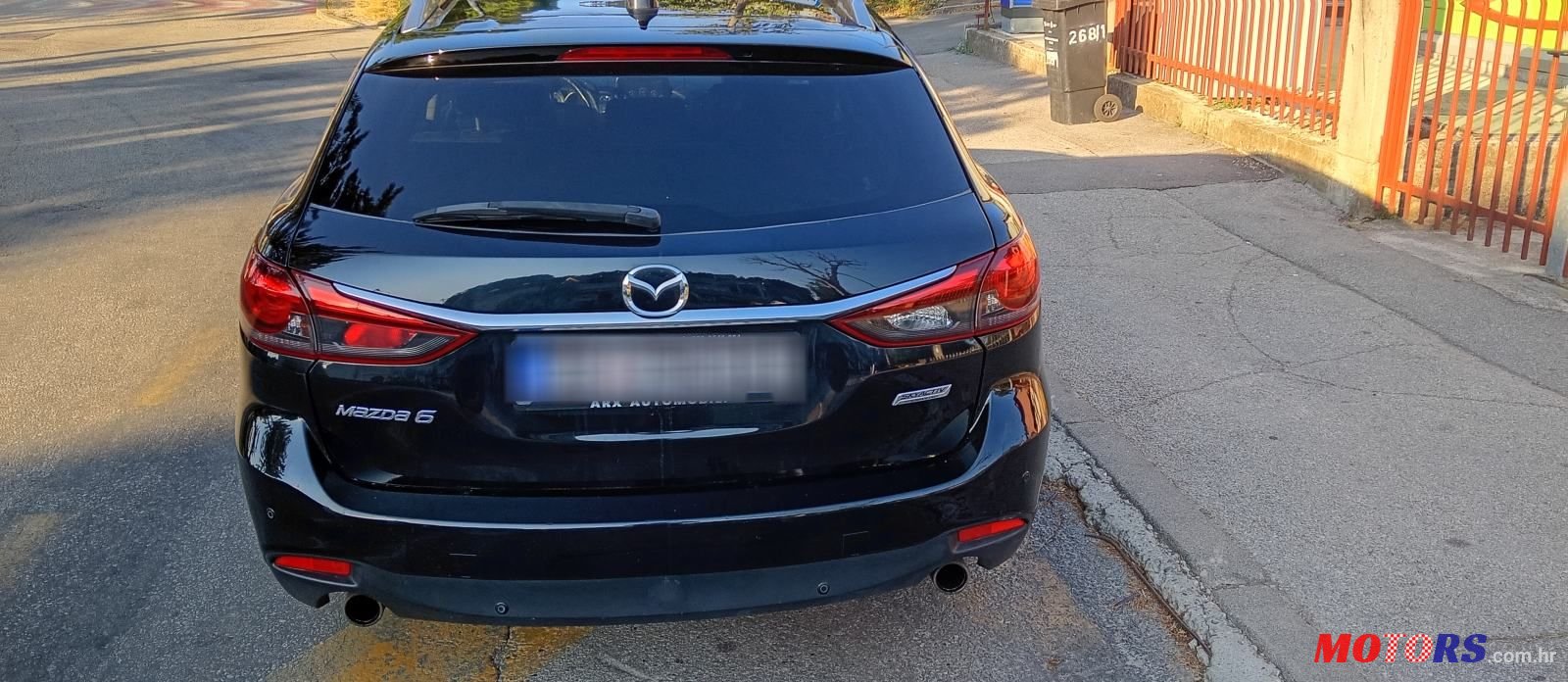 2015' Mazda 6 Sport Combi photo #2