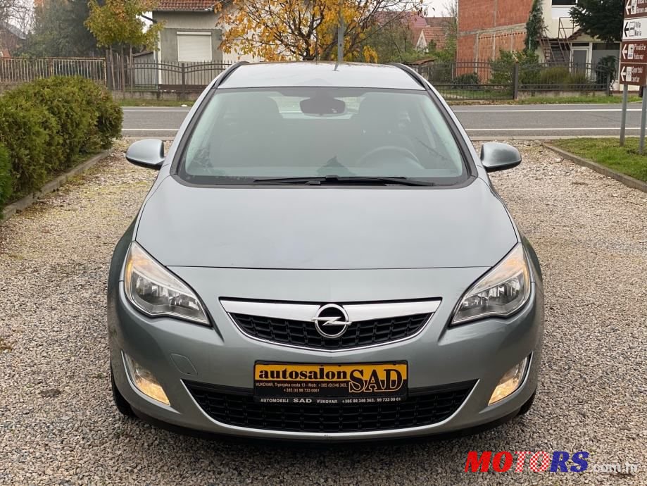 2011' Opel Astra Karavan photo #2