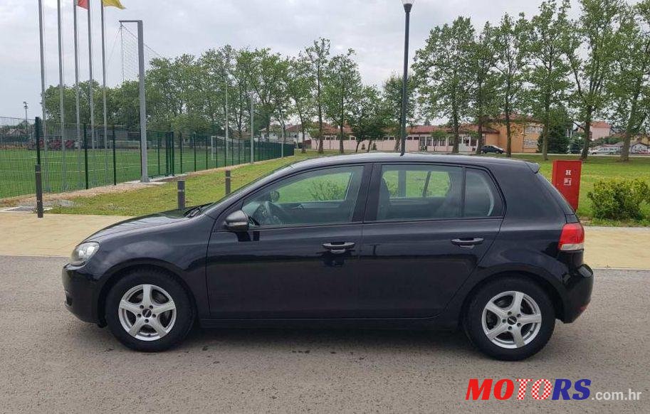2010' Volkswagen Golf VI 1,6 Tdi photo #1