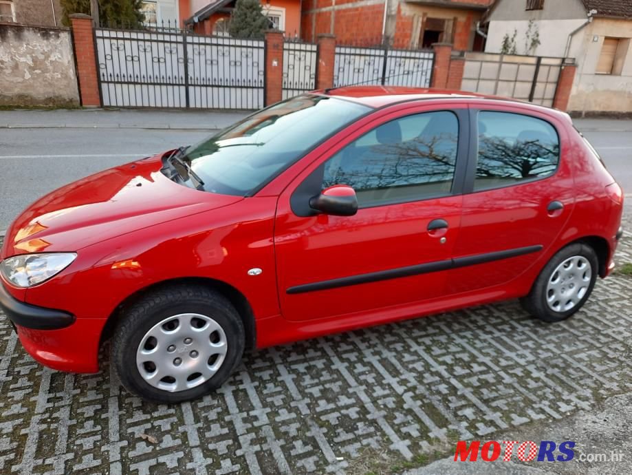 2008' Peugeot 206 photo #2