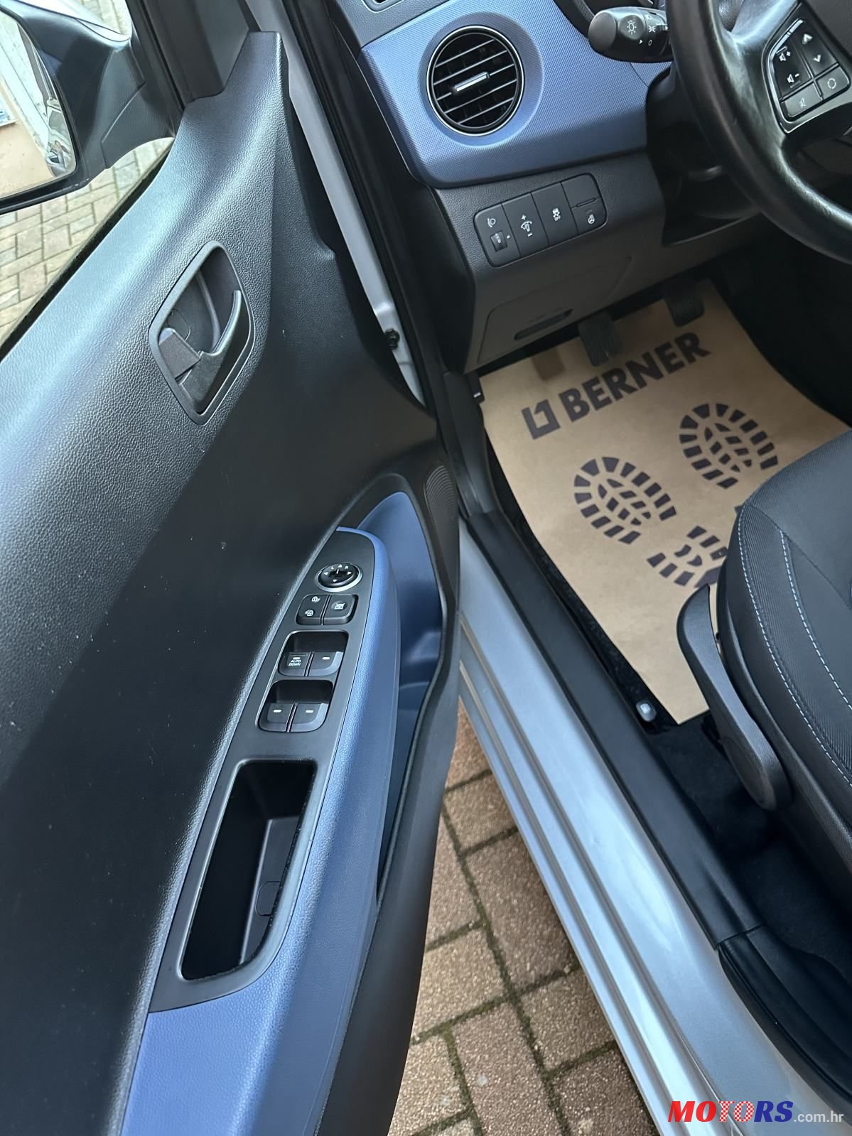 2015' Hyundai i10 1,2 5 Go photo #6