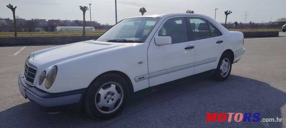1999' Mercedes-Benz E-Klasa 220 Classic photo #1