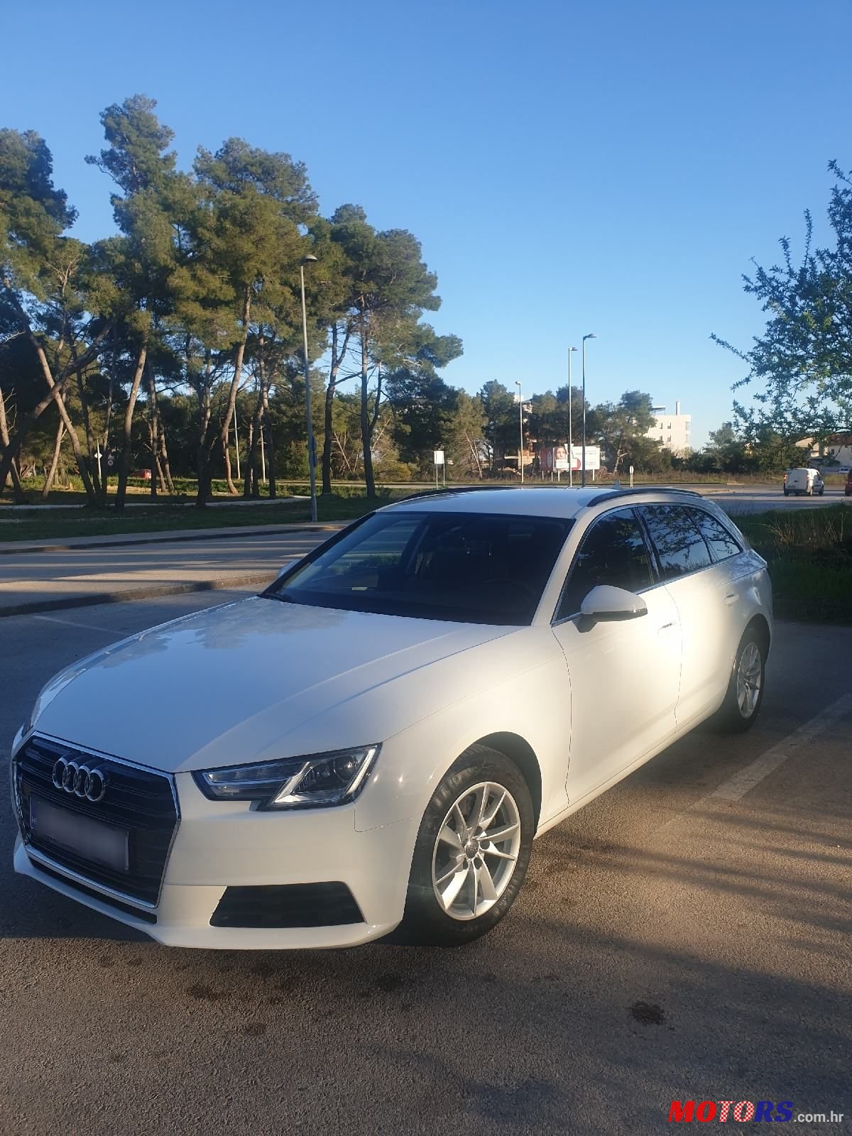 2016' Audi A4 Avant photo #1