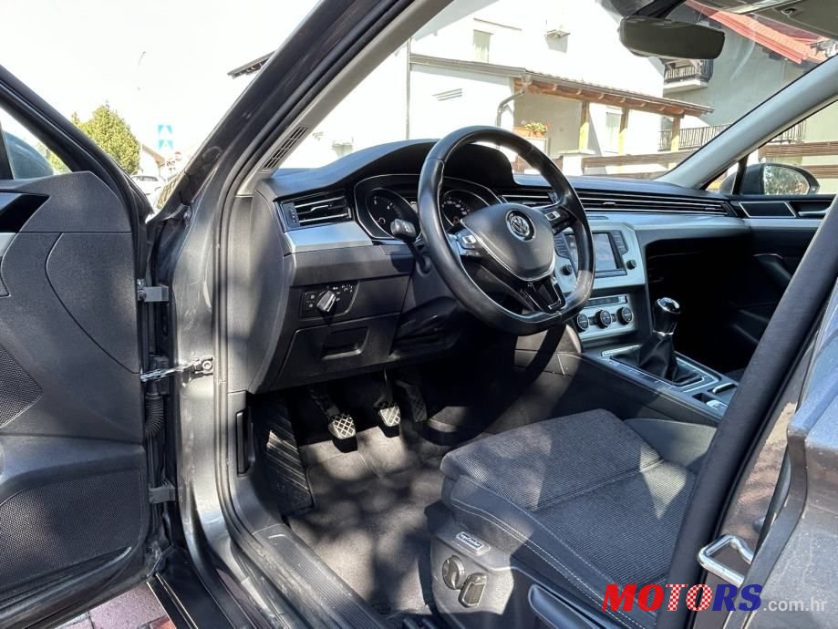 2016' Volkswagen Passat Variant photo #5